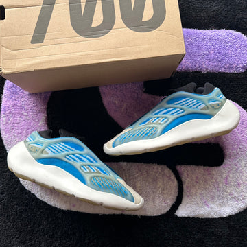 Yeezy 700 v3 