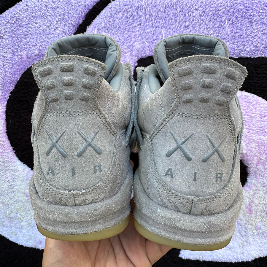 Air Jordan 4 KAWS 