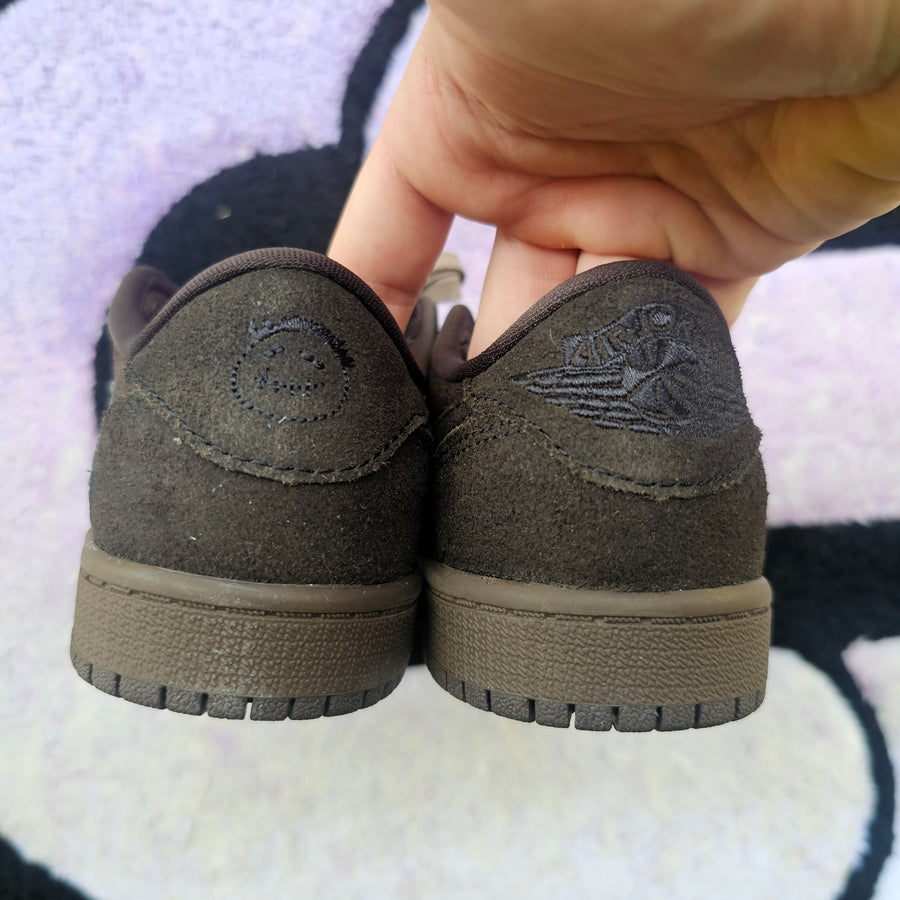 Jordan 1 Low Travis PS “Velvet”
Size 3Y
