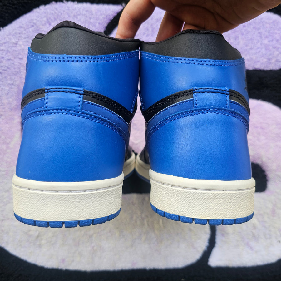 Air Jordan 1 “Royal” (2001)
Size 10