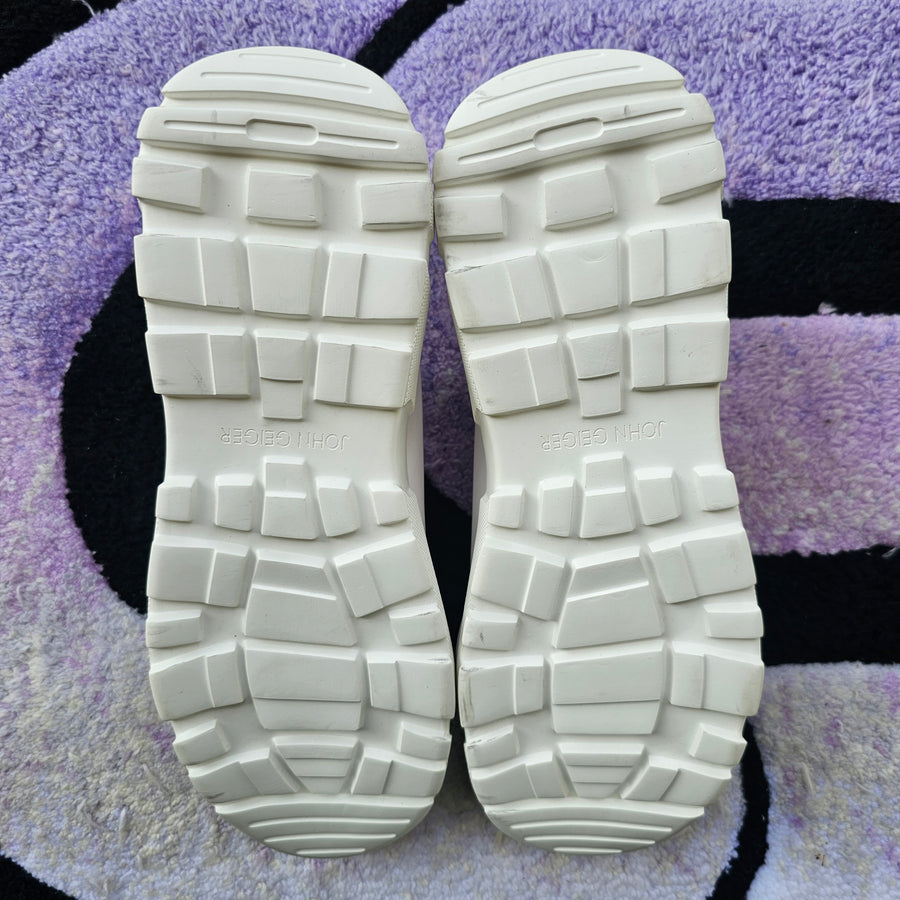 John Geiger 004 “Layered” Size 10