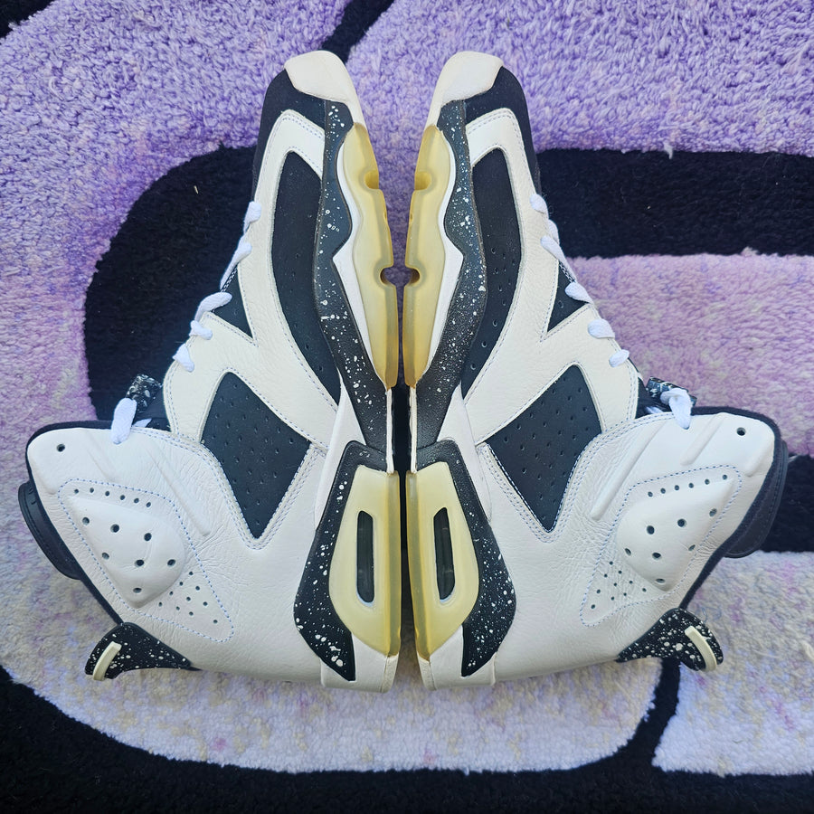 Air Jordan 6 “Oreo” (2010)
Size 11.5